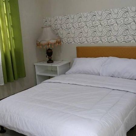 Big M Condotel Las Piñas Zewnętrze zdjęcie